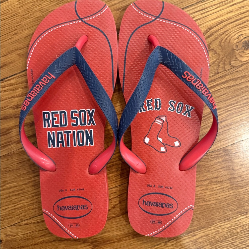Havaianas Red and Navy Flip Flops.‎ Size 8.